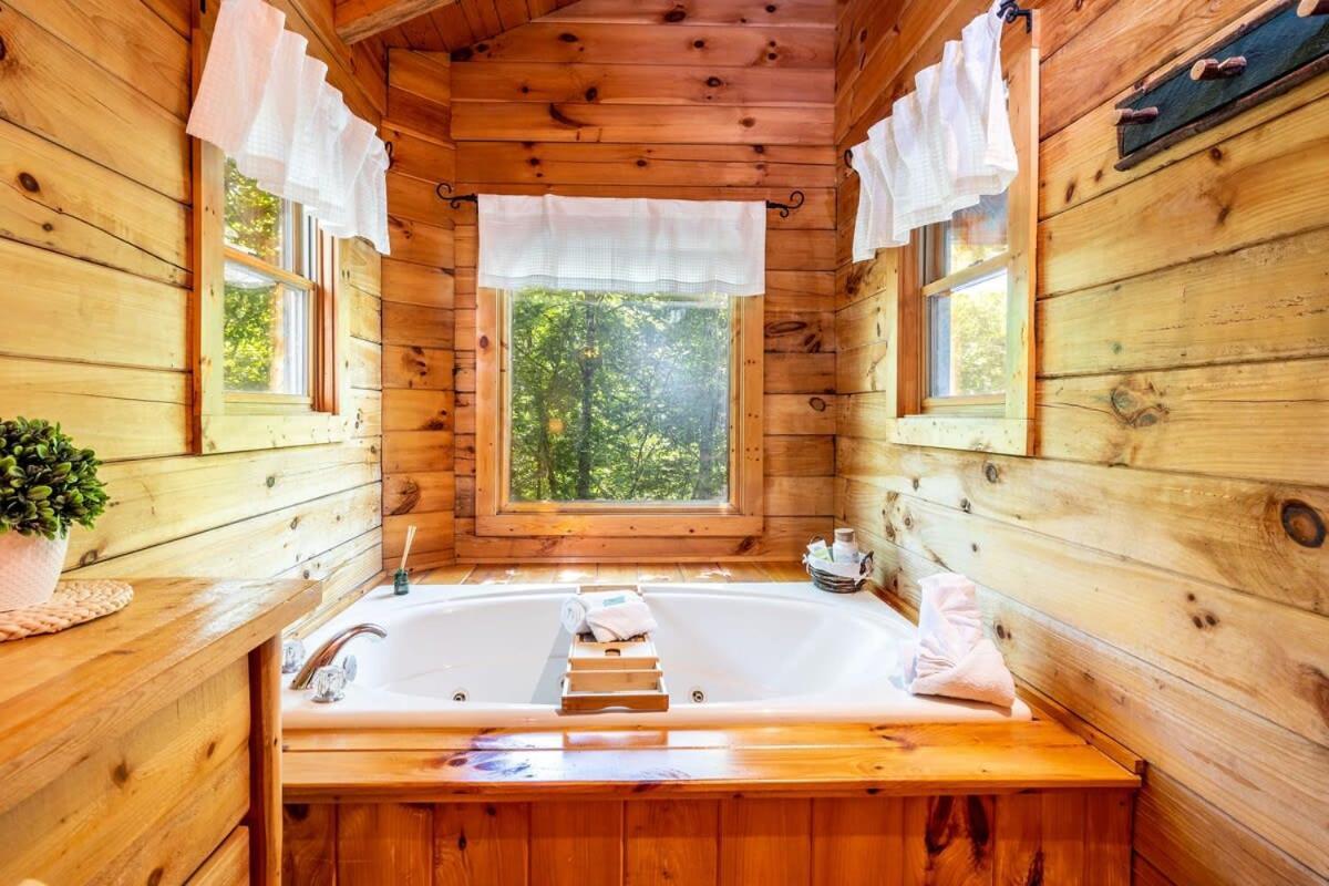 Quaint & Secluded Near Dollywood With Bbq&Hot Tub Villa Pigeon Forge Eksteriør bilde